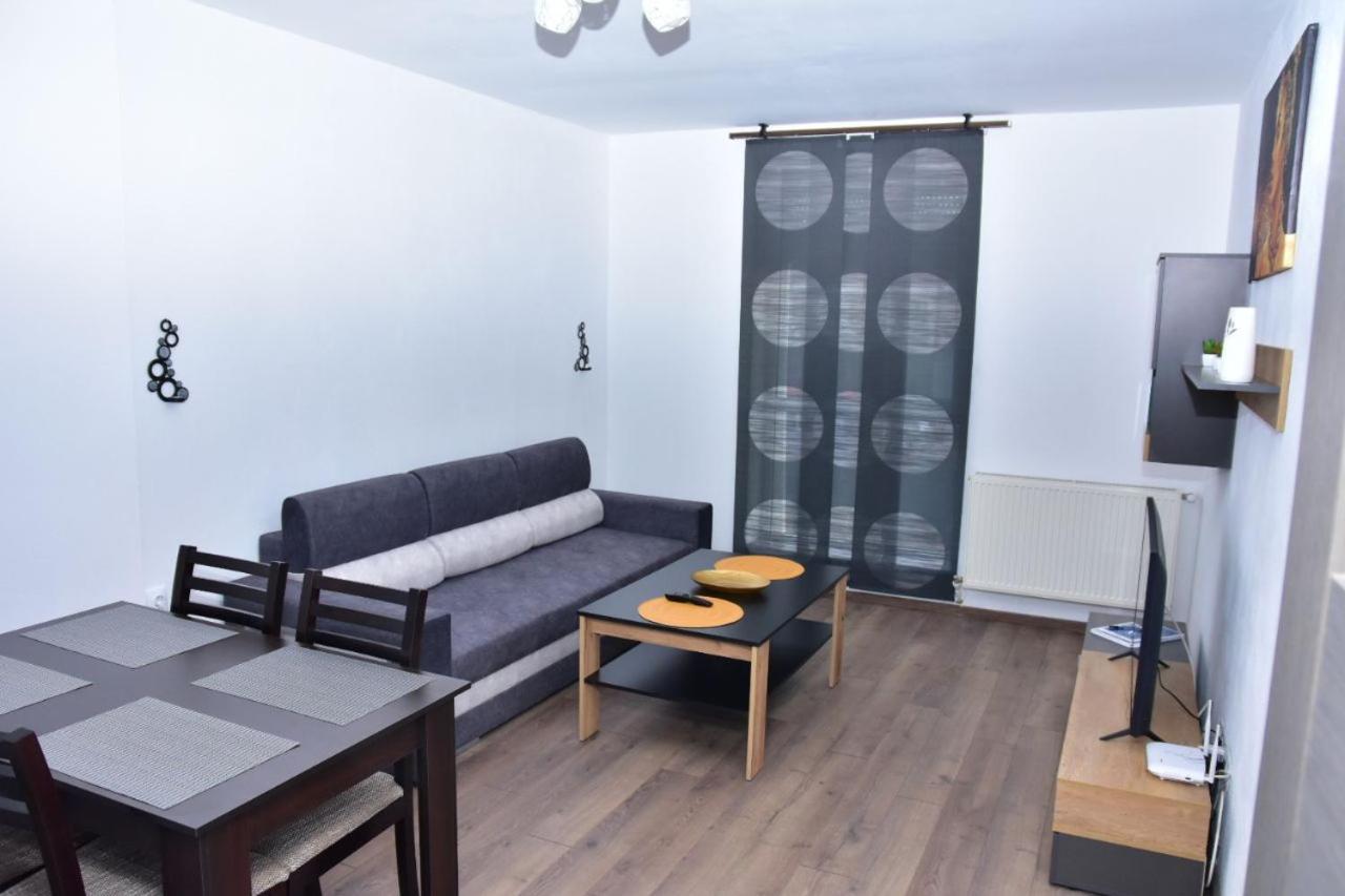 Apartament Dabe Hd Hunedoara Zewnętrze zdjęcie