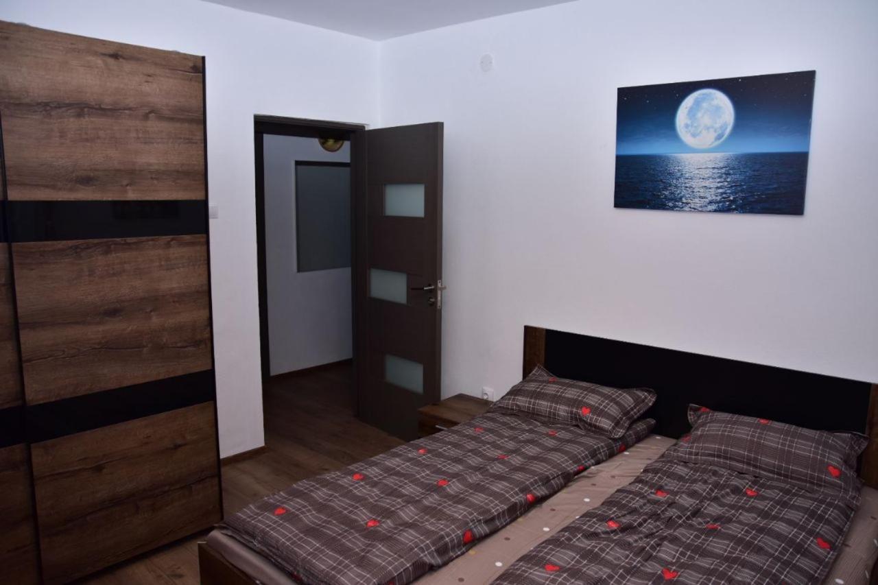 Apartament Dabe Hd Hunedoara Zewnętrze zdjęcie