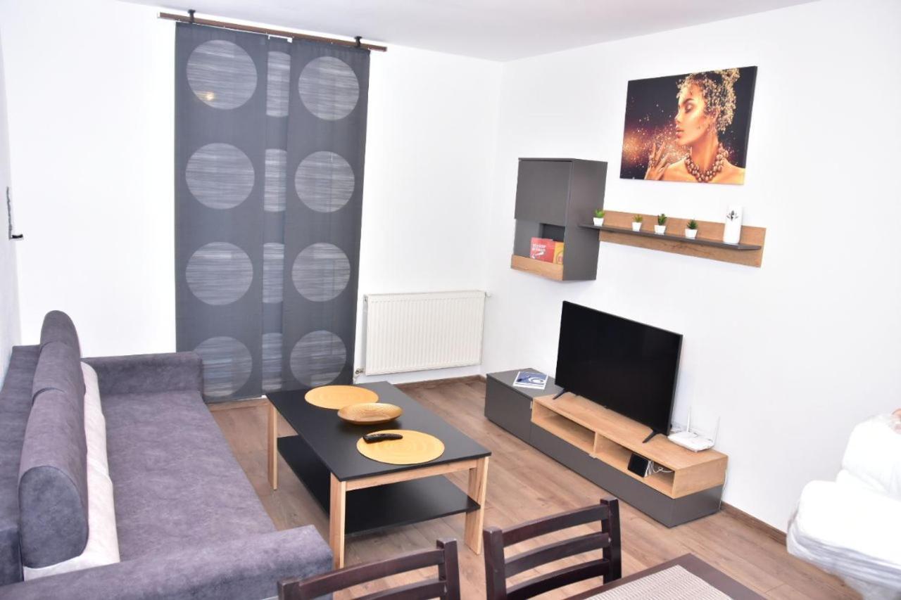 Apartament Dabe Hd Hunedoara Zewnętrze zdjęcie