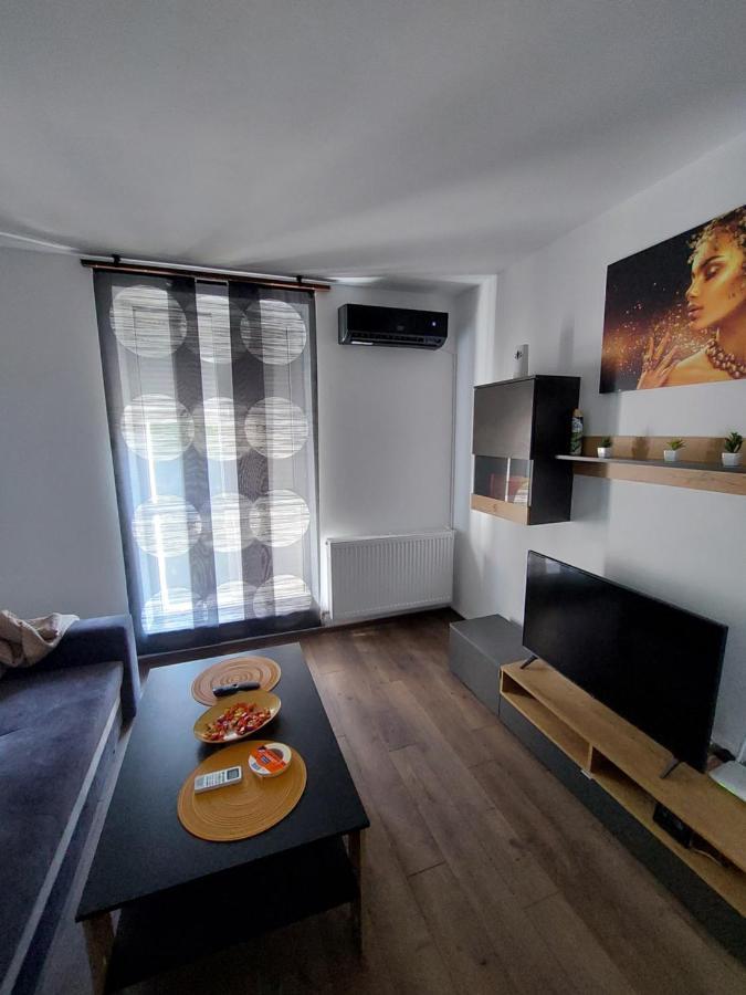 Apartament Dabe Hd Hunedoara Zewnętrze zdjęcie